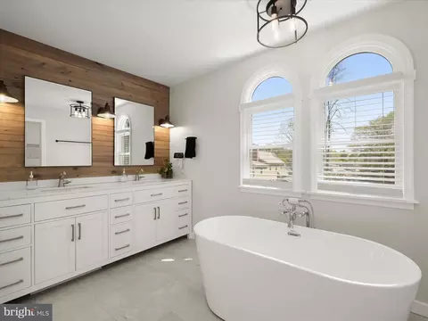 Bath - 17712 Longdraft Rd, Gaithersburg, MD 20878 photo 3 of 8