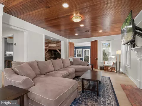 Living - 17712 Longdraft Rd, Gaithersburg, MD 20878 photo 5 of 8