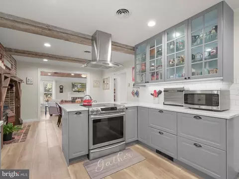 Kitchen - 17712 Longdraft Rd, Gaithersburg, MD 20878 photo 5 of 6
