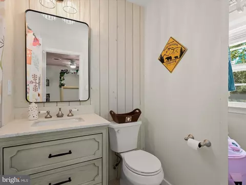Bath - 17712 Longdraft Rd, Gaithersburg, MD 20878 photo 7 of 8