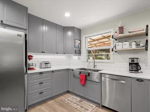 Kitchen - 17712 Longdraft Rd, Gaithersburg, MD 20878 photo 3 of 6