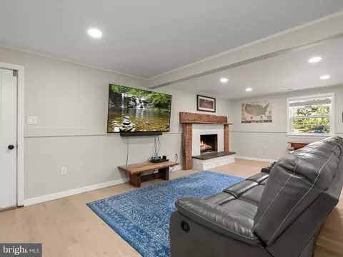 Living - 17712 Longdraft Rd, Gaithersburg, MD 20878 photo 8 of 8