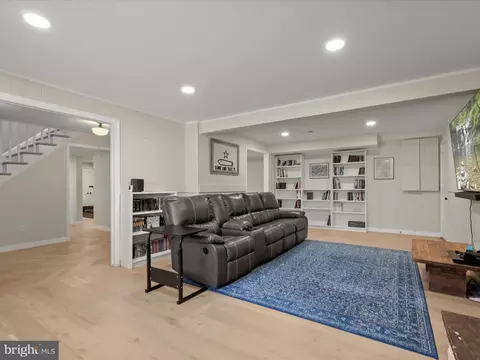 Living - 17712 Longdraft Rd, Gaithersburg, MD 20878 photo 6 of 8