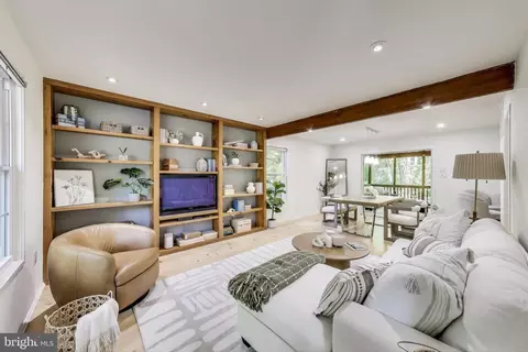 10112 Stoneybrook Dr, Silver Spring, MD 20910 photo 2