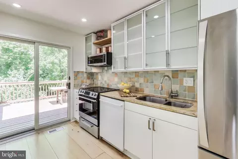 10112 Stoneybrook Dr, Silver Spring, MD 20910 photo 6