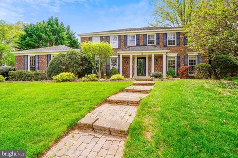 9000 Hunting Horn Ln, Potomac, MD 20854