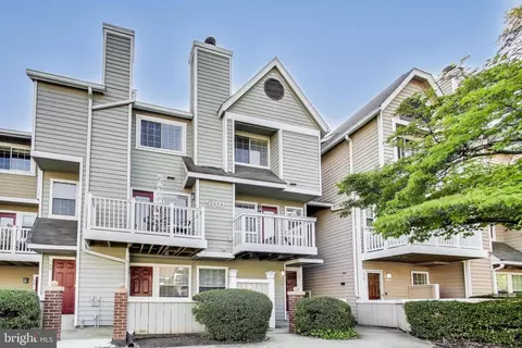 5701 Chapman Mill Dr #120, North Bethesda, MD 20852