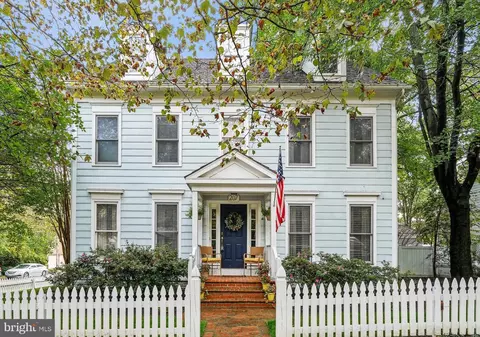 207 Tschiffely Square Rd, Gaithersburg, MD 20878