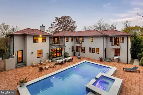 7605 Arnet Ln, Bethesda, MD 20817