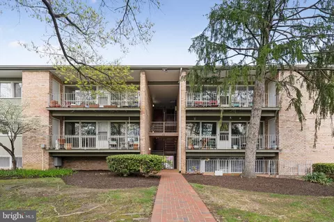 22 Manor Cir #104, Takoma Park, MD 20912