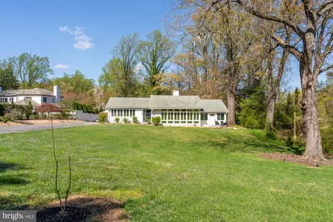 Exterior - 1736 Overlook Dr, Silver Spring, MD 20903 photo 7 of 8