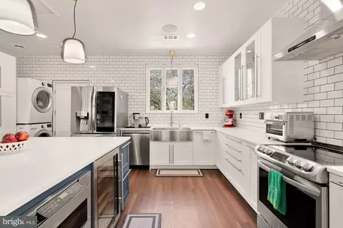 Kitchen - 1736 Overlook Dr, Silver Spring, MD 20903 photo 4 of 6