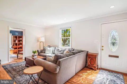 2901 Collins Ave, Silver Spring, MD 20902 photo 2