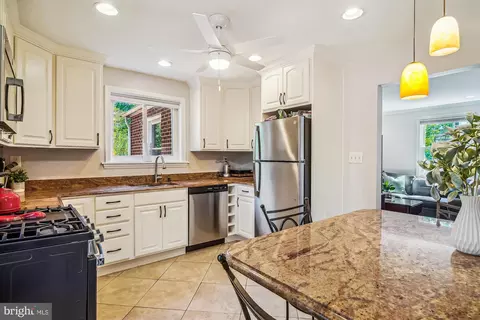 2901 Collins Ave, Silver Spring, MD 20902 photo 6