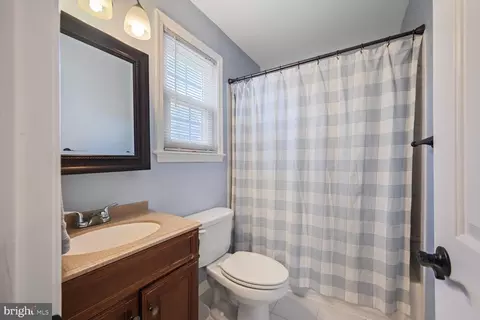 Bath - 1908 Brightleaf Ct, Silver Spring, MD 20902 photo 2 of 2