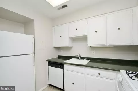 2105 Walsh View Ter #15-302, Silver Spring, MD 20902 photo 8
