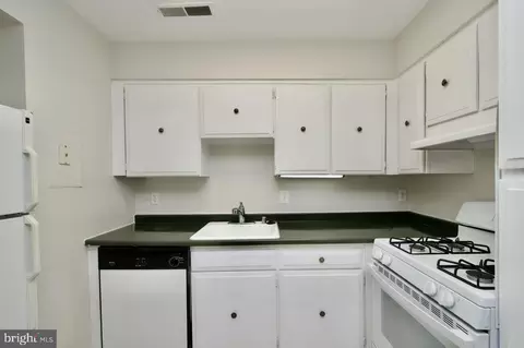 2105 Walsh View Ter #15-302, Silver Spring, MD 20902 photo 7