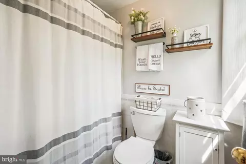 Bath - 3109 Birchtree Ln, Silver Spring, MD 20906 photo 2 of 3