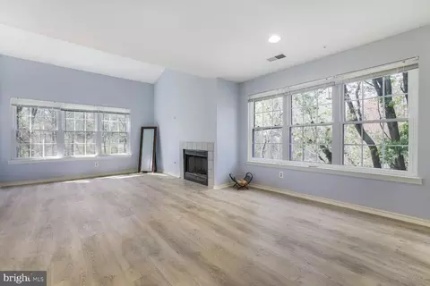 18520 Boysenberry Dr #232, Gaithersburg, MD 20879