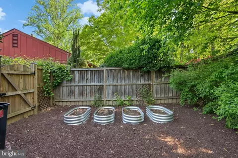 Exterior - 415 Hillmoor Dr, Silver Spring, MD 20901 photo 4 of 10