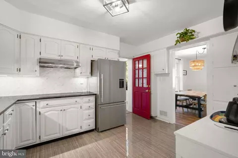 Entry Way - 415 Hillmoor Dr, Silver Spring, MD 20901 photo 3 of 5