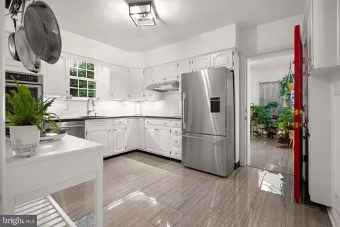 Entry Way - 415 Hillmoor Dr, Silver Spring, MD 20901 photo 2 of 5