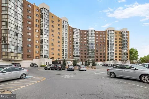 15100 Interlachen Dr #222, Silver Spring, MD 20906