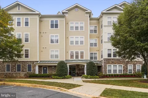 310 High Gables Dr #402, Gaithersburg, MD 20878