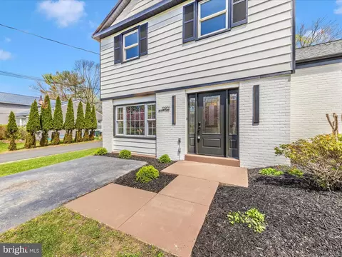 12901 Bluet Ln, Silver Spring, MD 20906 photo 2