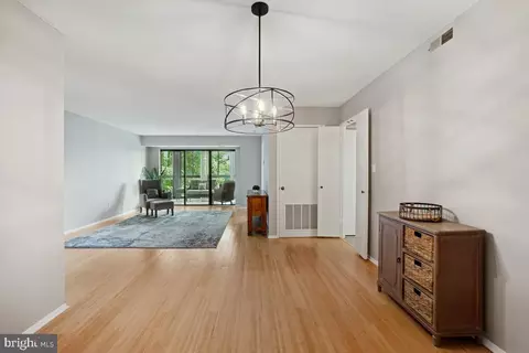 15100 Interlachen Dr #4-522, Silver Spring, MD 20906 photo 5