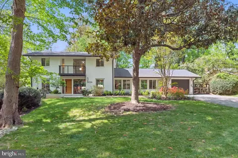8024 Fenway Rd, Bethesda, MD 20817