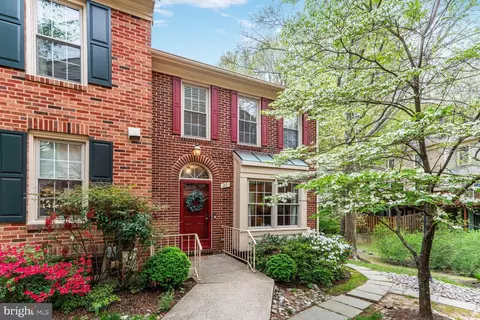 27 Grove Rdg #76, Rockville, MD 20852
