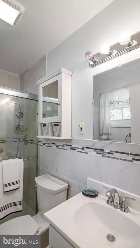 Bath - 10310 Royal Rd, Silver Spring, MD 20903 photo 2 of 5