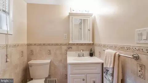 Entry Way - 10310 Royal Rd, Silver Spring, MD 20903 photo 8 of 9