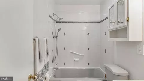 Bath - 10310 Royal Rd, Silver Spring, MD 20903 photo 3 of 5