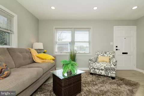 Living - 12319 Middle Rd, Silver Spring, MD 20906 photo 4 of 5