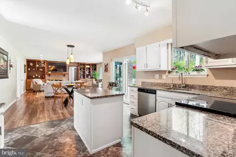Kitchen - 9 Falling Creek Ct, Silver Spring, MD 20904 photo 3 of 4