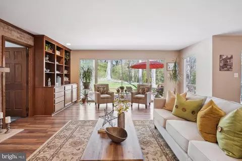 Living - 9 Falling Creek Ct, Silver Spring, MD 20904 photo 3 of 3