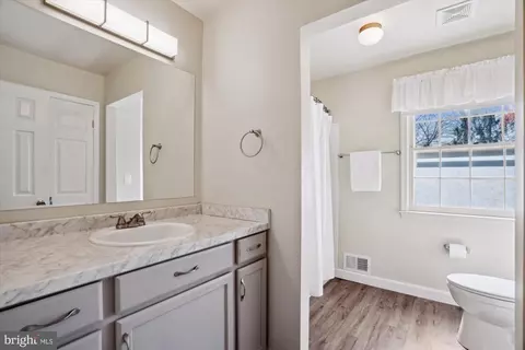 Bath - 9 Falling Creek Ct, Silver Spring, MD 20904 photo 2 of 3