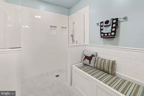 Bath - 14920 Mount Nebo Rd, Poolesville, MD 20837 photo 2 of 9