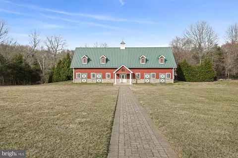 Exterior - 14920 Mount Nebo Rd, Poolesville, MD 20837 photo 11 of 24