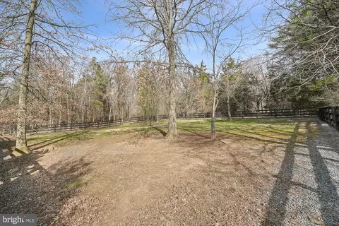 Exterior - 14920 Mount Nebo Rd, Poolesville, MD 20837 photo 16 of 24