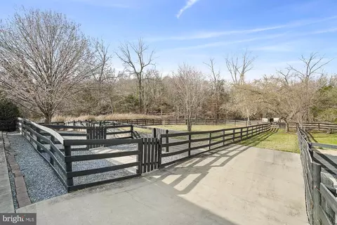 Exterior - 14920 Mount Nebo Rd, Poolesville, MD 20837 photo 14 of 24