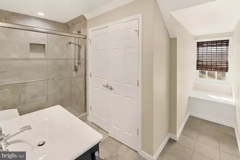 Bath - 14920 Mount Nebo Rd, Poolesville, MD 20837 photo 9 of 9