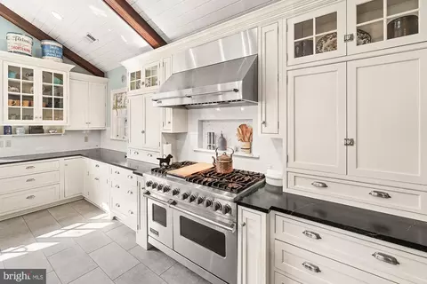 Kitchen - 14920 Mount Nebo Rd, Poolesville, MD 20837 photo 4 of 8