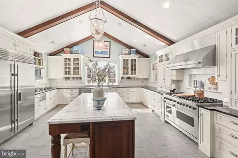 Kitchen - 14920 Mount Nebo Rd, Poolesville, MD 20837 photo 5 of 8