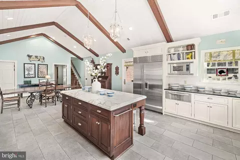 Kitchen - 14920 Mount Nebo Rd, Poolesville, MD 20837 photo 7 of 8