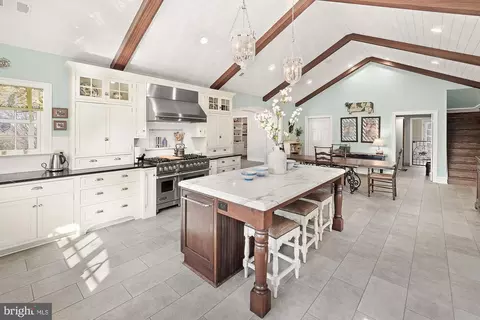 Kitchen - 14920 Mount Nebo Rd, Poolesville, MD 20837 photo 6 of 8