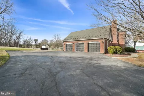 Exterior - 14920 Mount Nebo Rd, Poolesville, MD 20837 photo 6 of 24