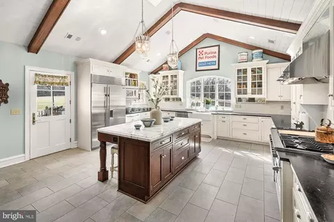 Kitchen - 14920 Mount Nebo Rd, Poolesville, MD 20837 photo 2 of 8